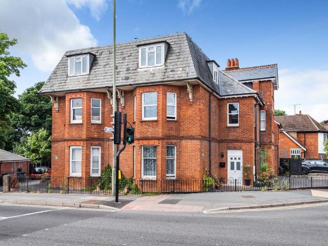 Silverthorne, London Road, Camberley GU15, Studio to rent, £900 pcm | PrimeLocation