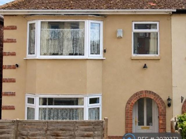 Silverwood Road, Kettering, NN15 3 bed end of terrace house to rent £950 pcm £219 pw