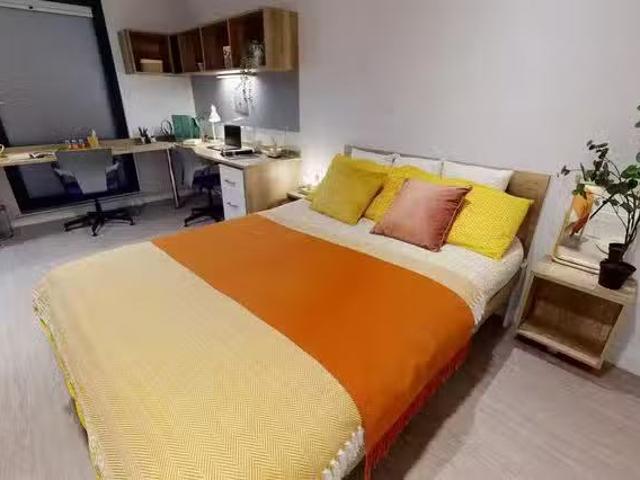 Silver En Suite