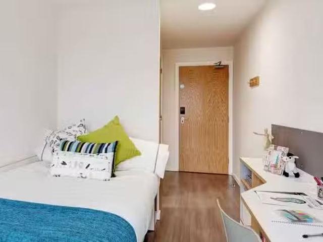 Silver En Suite