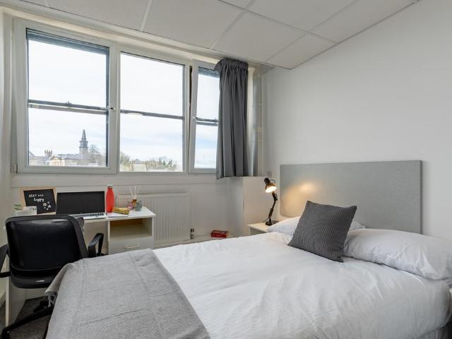 Silver En Suite City View at MyPad. 1 bed private hall to rent £520 pcm £120 pw