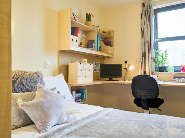Silver En Suite at Europa, Erskine St L6 1 bed private hall to rent £602 pcm £139 pw