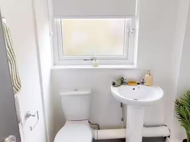 Silver Ensuite Small
