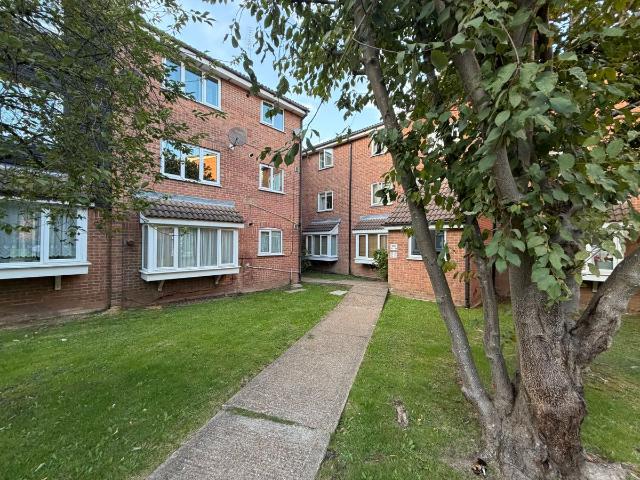 Silverbirch Close, London N11, 1 bed flat to rent, £1,500 pcm | PrimeLocation