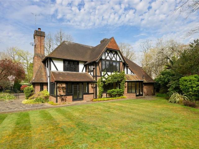 Silverdale Avenue, Walton on Thames. 5 bed detached house to rent £8,500 pcm £1,962 pw