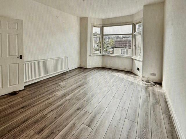 Silverdale Avenue, Westcliff On Sea SS0, 2 bed property to rent, £1,200 pcm | PrimeLocation