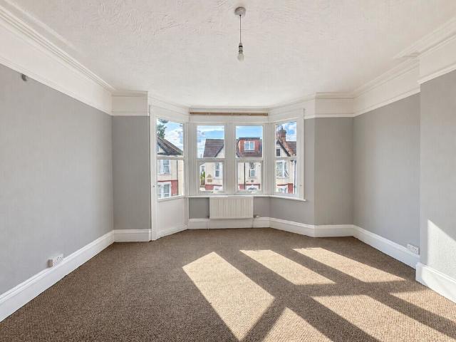 Silverdale Avenue, Westcliff On Sea SS0, 2 bed property to rent, £1,350 pcm | PrimeLocation