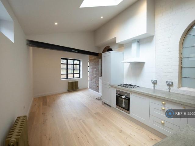 Silverdale Lane, Tunbridge Wells, TN4 2 bed flat to rent £1,900 pcm £438 pw