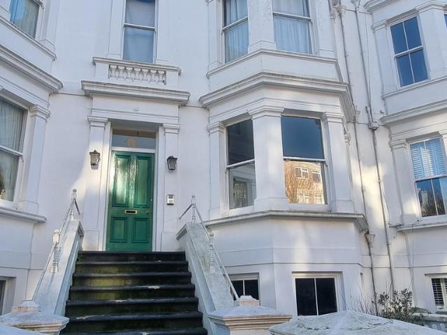 Silverdale Road, Eastbourne BN20 1 bed flat to rent £900 pcm £208 pw
