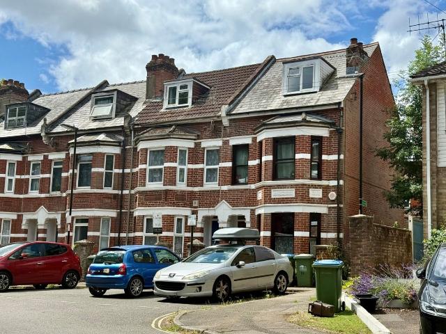 Silverdale Road, Southampton, Hampshire SO15, 6 bed terraced house to rent, £2,500 pcm | PrimeLocation