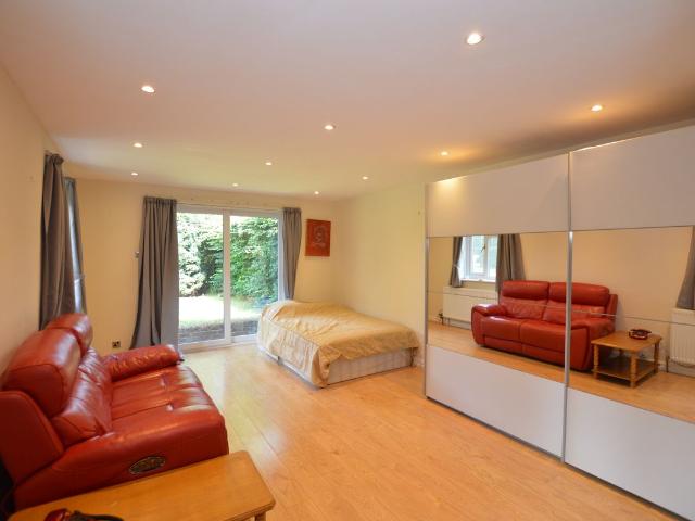 Silverdale Road, Sheffield S11, Studio to rent, £650 pcm | PrimeLocation