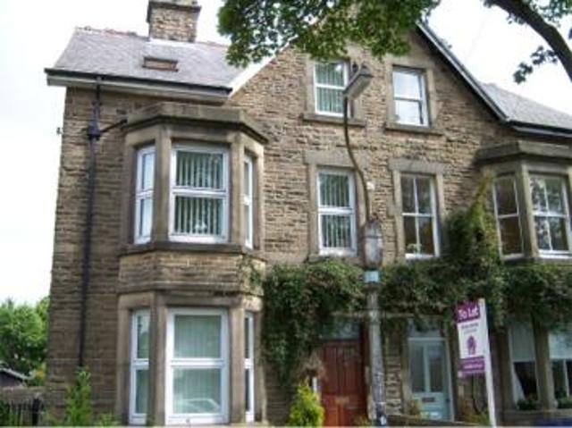 Silverlands, Buxton SK17 1 bed apartment to rent £750 pcm £173 pw
