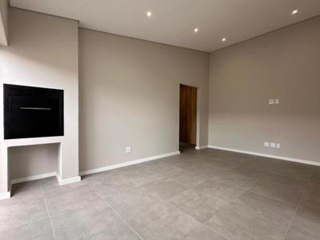 silverstone village 2 bed, 1 bath, 88m²