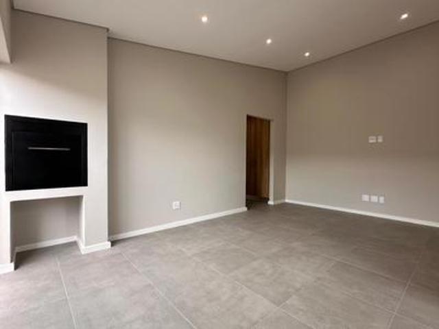 silverstone village 2 bed, 1 bath, 88m²