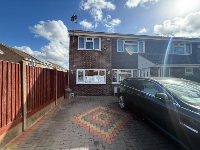 Silverstone Drive 4 bed semi detached house to rent £1,500 pcm £346 pw