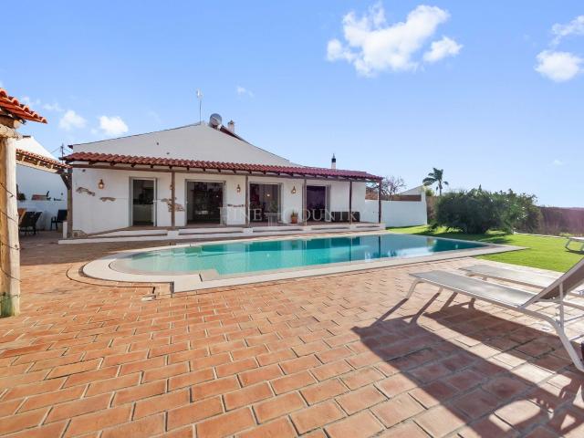 Silves – Moradia térrea T3+1 com piscina e terreno
