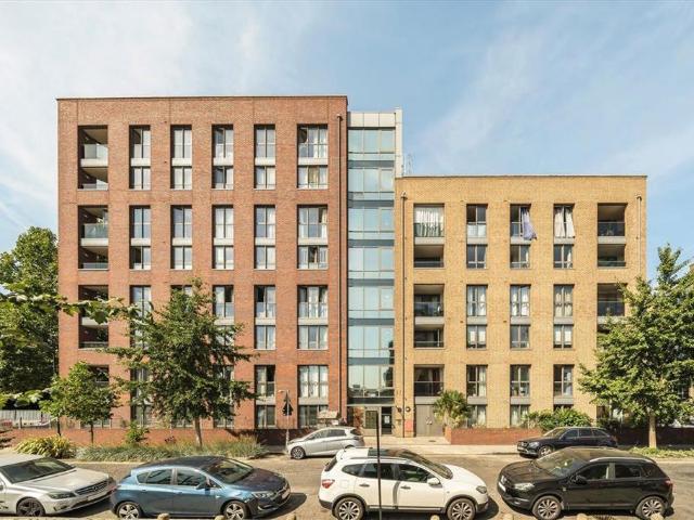 Silwood Street, London SE16 2 bed flat to rent £2,300 pcm £531 pw