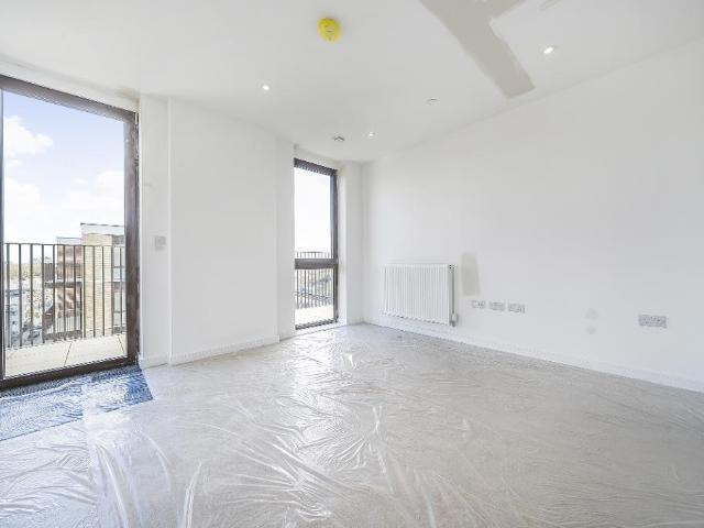 Silwood Street, Southwark, Surrey. 2 bed property with land to rent £3,150 pcm £727 pw