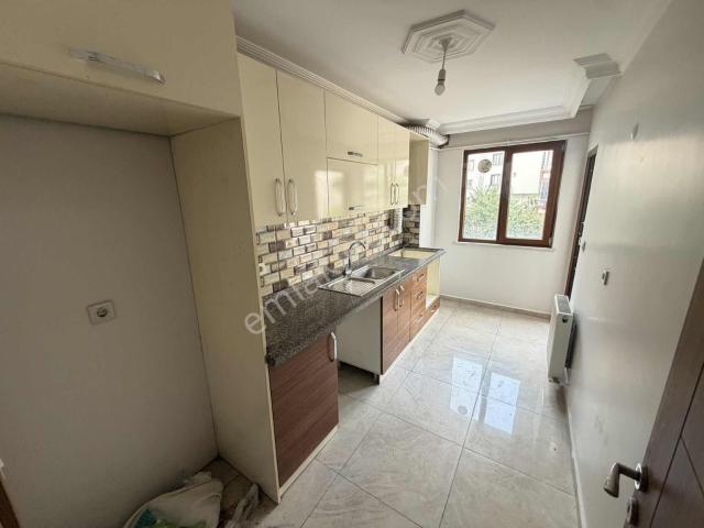 Silah Tarağa Tüneli Girişinde, Asansörlü, Balkonlu 2+1 Kiralık