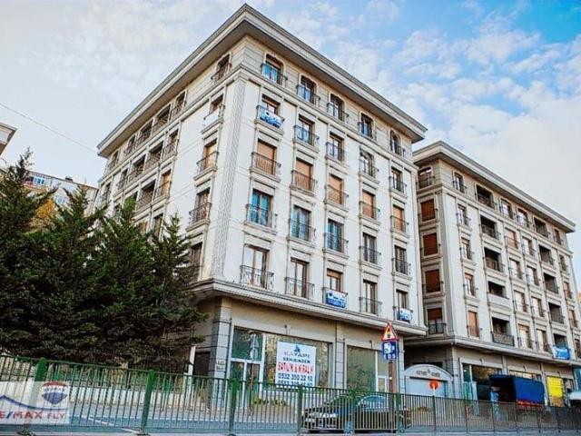 Silahtarağa Cad. Üzerinde Deniz Manzaralı Satılık Geniş Daire