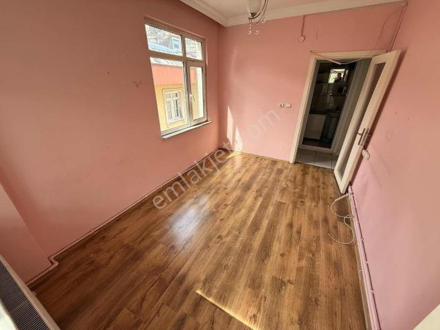 Silahtarağa'da asansörlü kat İrtifaklı satılık 2+1 Daire