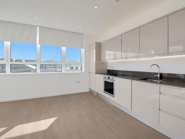 Silbury Boulevard, Central Milton Keynes MK9, 1 bed flat to rent, £1,200 pcm | PrimeLocation