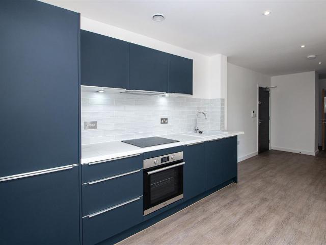 Silbury Boulevard, Milton Keynes MK9, 2 bed flat to rent, £1,595 pcm | PrimeLocation