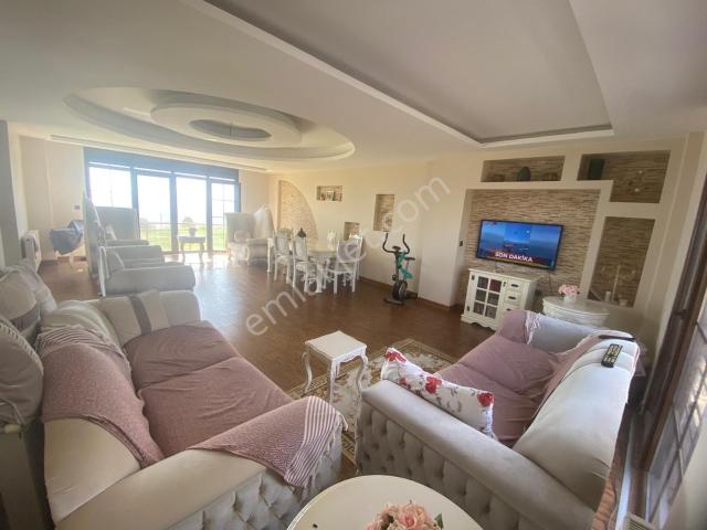 Silivri Merkeze Yakın Deniz Manzaralı Havuzlu 6+3 Tripleks Villa