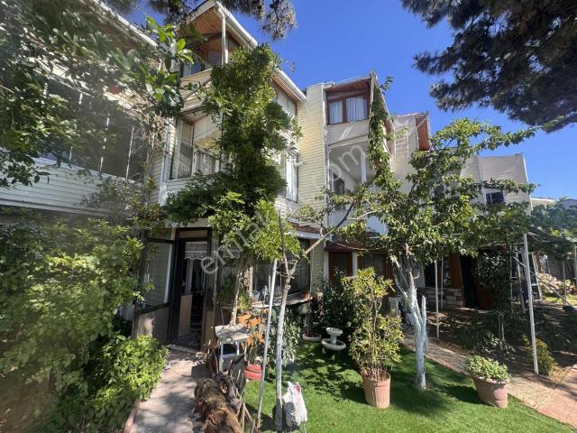 Silivri Nurkent Tatil Sitesi Deniz Cepheli Eşyalı Satılık Villa