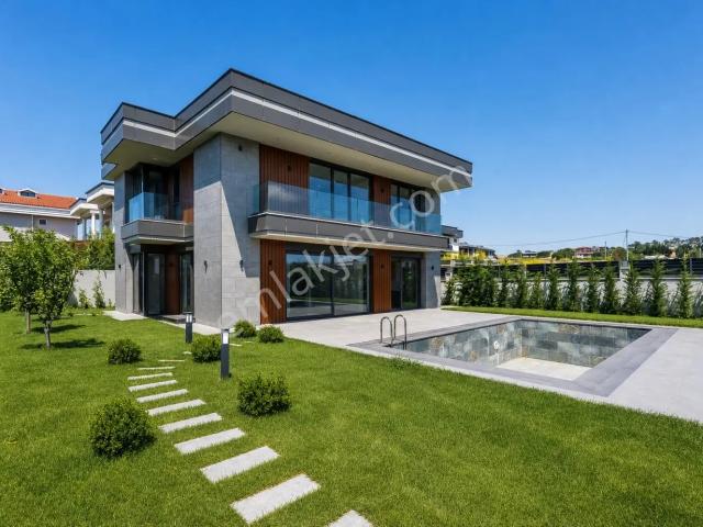 Silivri Ortaköy'de Akıllı Ev Sistemli Lüks 7+1 Villa | Havuzlu