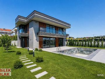 Silivri Ortaköy'de Akıllı Ev Sistemli Lüks 7+1 Villa Havuzlu 652 m Arsa