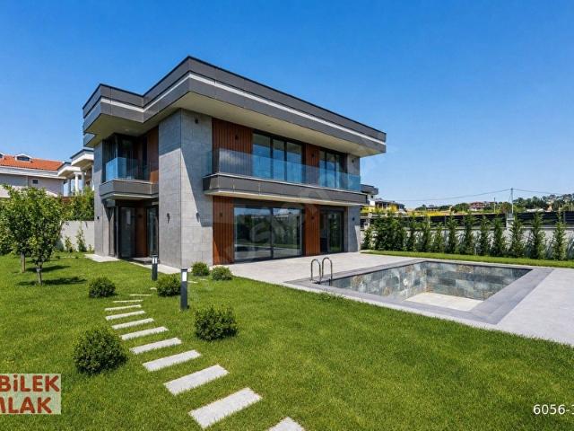 Silivri Ortaköy'de Akıllı Ev Sistemli Lüks 7+1 Villa Havuzlu 652 m Arsa