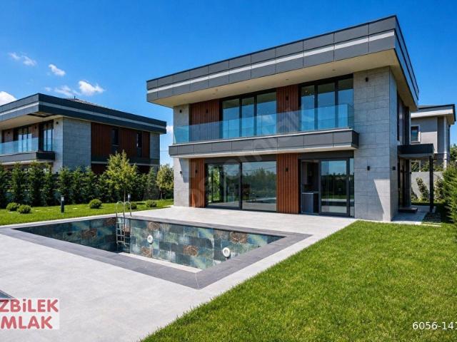Silivri Ortaköy'de Akıllı Ev Sistemli Lüks 7+1 Villa Havuzlu 652 m Arsa