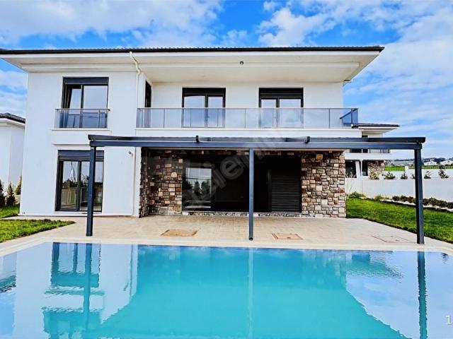 Silivri Ortaköy'de Satılık 4+1 Site İçi Müstakil Havuzlu Villa