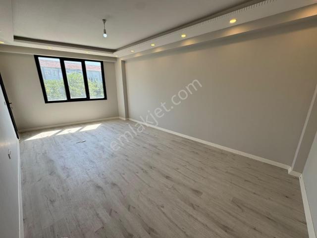 Silivri Alibey Mah. Merkezde Sıfır 3+1 Ara Kat Güney Cephe