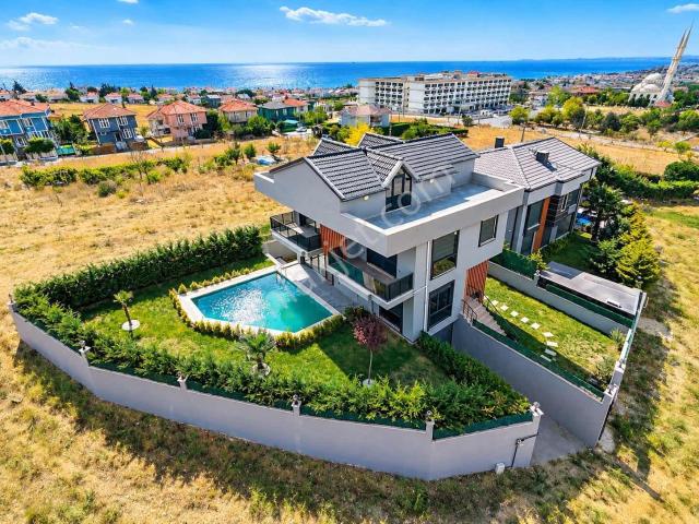 Silivri Çanta Müstakil Tapulu Havuzlu Lüks 5+2 Villa