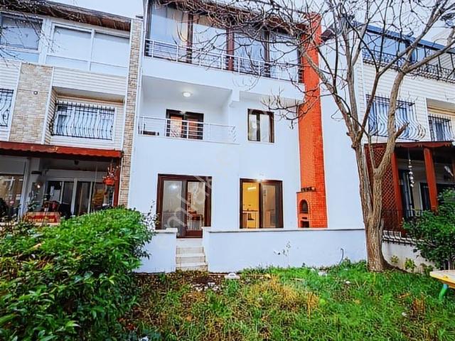 Silivri Basınkent 1 Sitesi'nde Kiralık 4+1 Eşyalı Villa