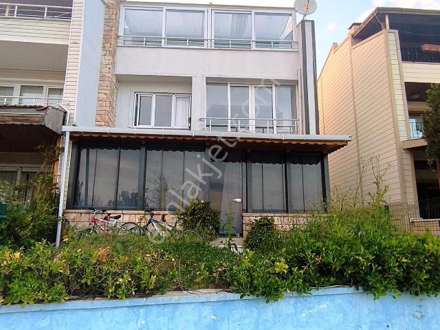 Silivri Basınkent 1'de Havuz Ve Deniz Manzaralı Kiralık Yazlık