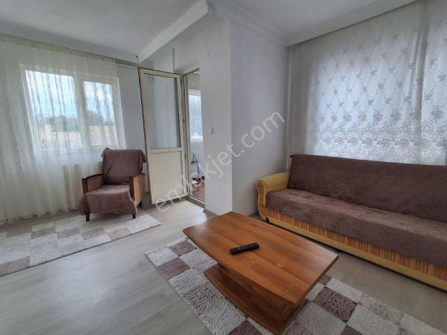 Silivri Cumhuriyet Mahallesi'nde Kiralık 1+1 Eşyalı Daire