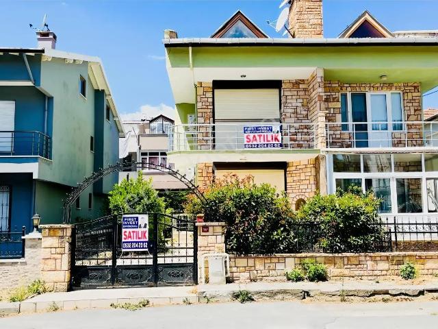 Silivri Denizkent Sitesinde Satılık 4+1 Denize 100 Metre Villa