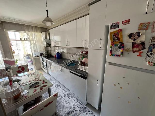 Silivri Fatih Mh. Merkezi Konumda Bakımlı Ara Kat 3+1