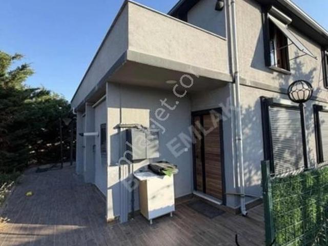 Silivri Kurfallı'da Bakımlı 580 M² Villa, 4+2, Ticari Alanlı