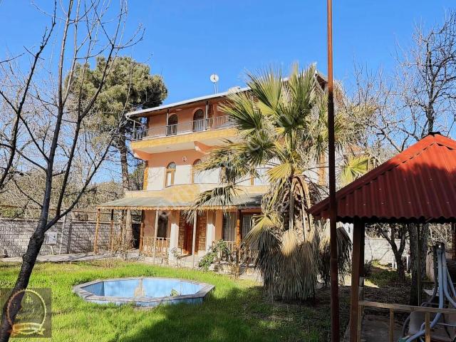Silivri Kavaklı Bölgesinde Satılık Geniş Bahçeli Triplex Villa