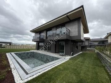 Silivri Kavaklı'da Özel Havuzlu 4+1 Müstakil Lüks Villa