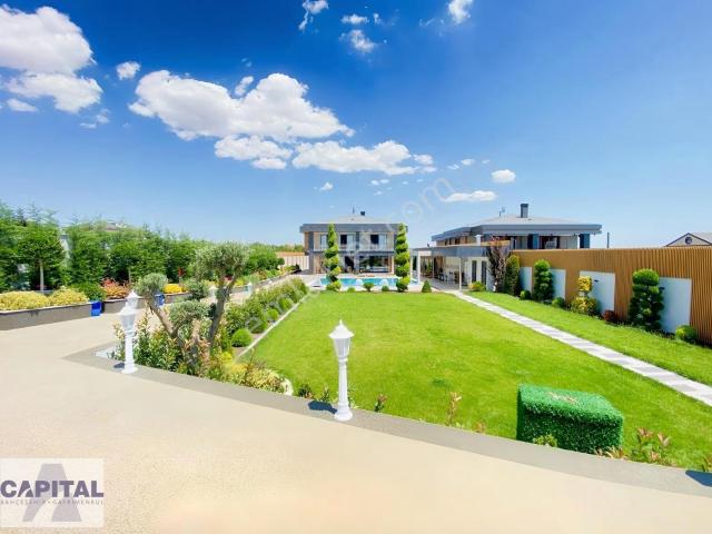 Silivri Kavaklıda Sıfır Havuzlu Müstakil Satılık 5+3 Villa
