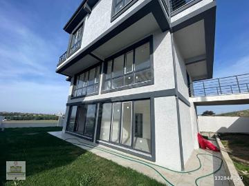 Silivri Selimpaşada Müstakil 6+2 Satılık Villa