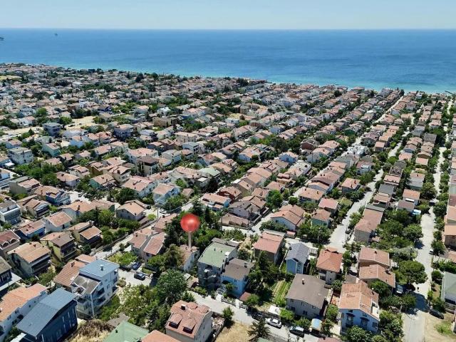 Silivri Semizkumlar Satılık Çift Yola Cephe 535 M² Arsa Ve Villa