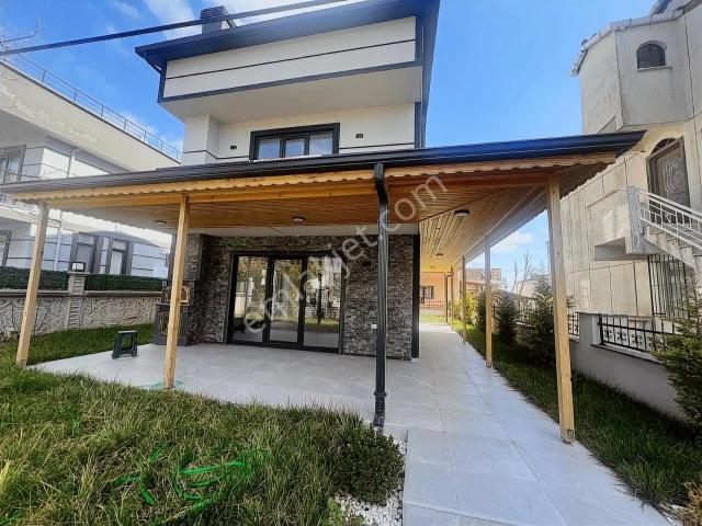 Harika Fırsat! Semizkumlarda Sıfır Triplex Villa 6+1 İskanlı