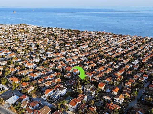 Silivri Semizkumlar Satılık Çift Yola Cephe 535 M² Arsa Ve Villa