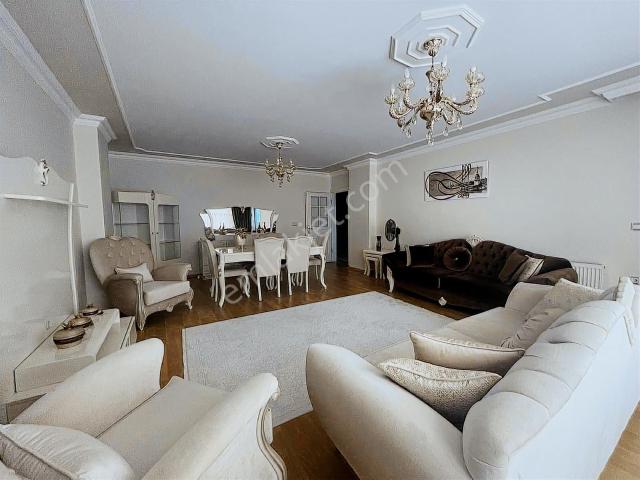 Silivri Taç Konaklarında Full Eşyalı Kiralık 3+1 Daire Güney